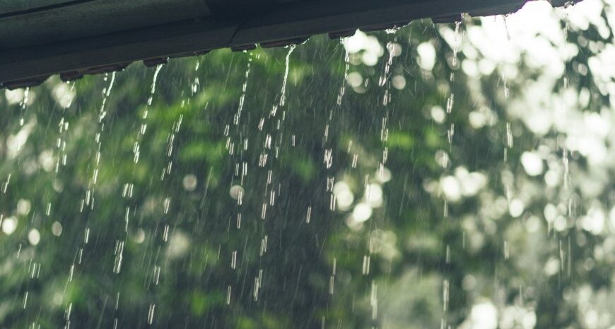 Прогноз погоди: синоптики розповіли, де задощить на вихідних і яка буде температура — карта