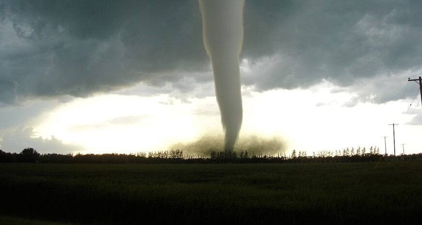 Смерч в Україні: у 2025 році побільшає смерчів та торнадо — відео