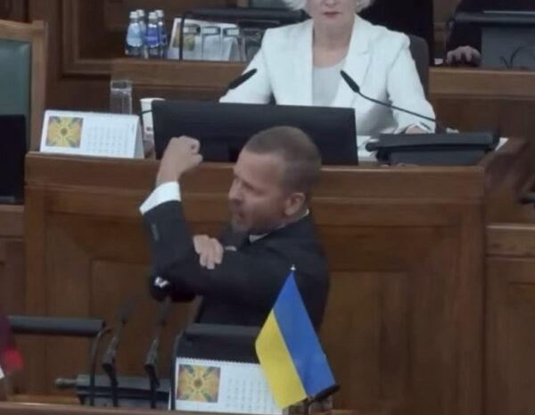 Говорив російською — отримав кримінальну справу: скандал із латвійським депутатом отримав продовження
