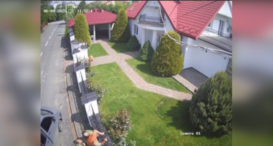 Намагався втекти через паркан: на Львівщині ТЦК побили чоловіка та запхали в бус (відео)