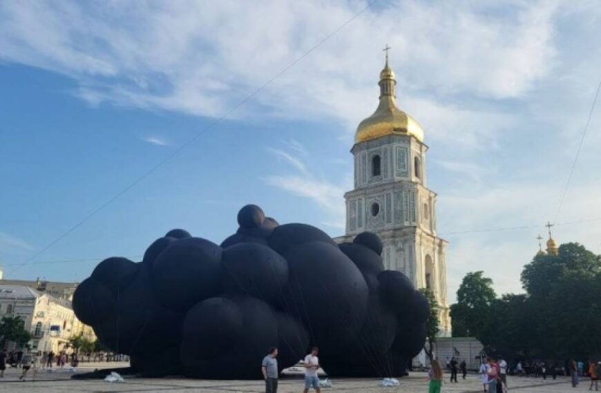 Біля Софії Київської встановили інсталяцію, яку Україна представить на Burning Man