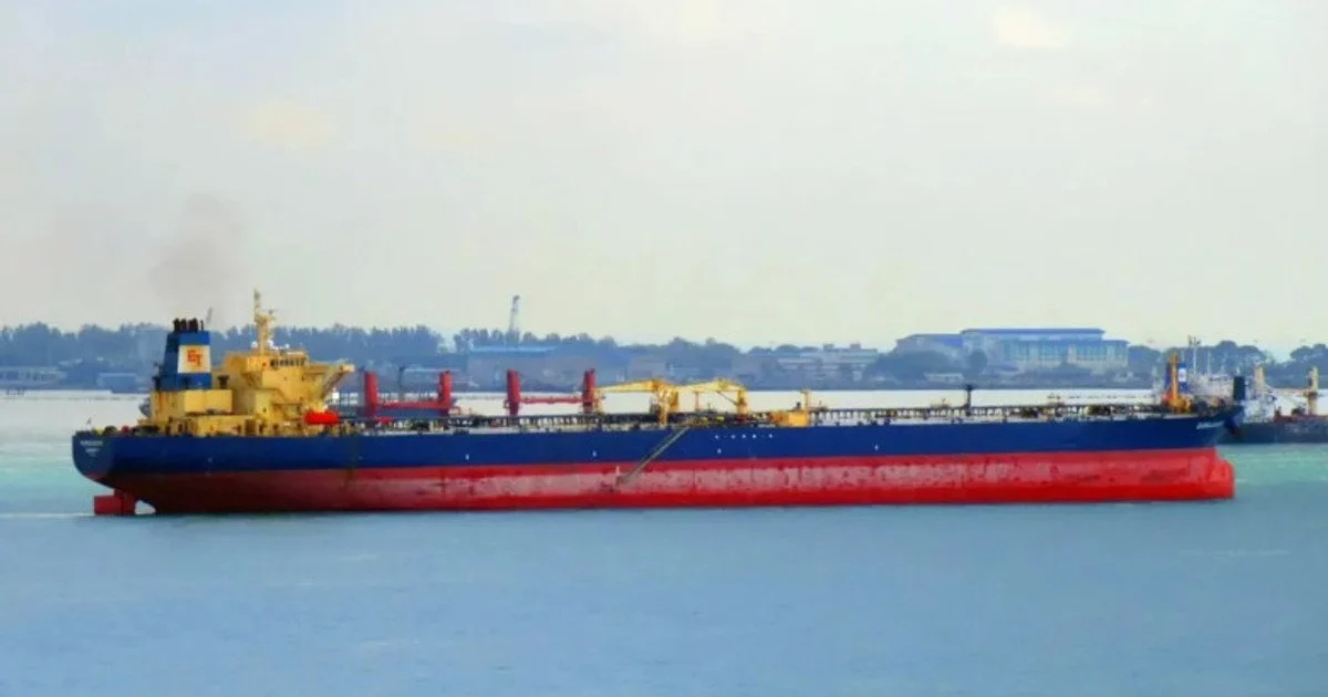 Нафтовий танкер, пов'язаний з Росією