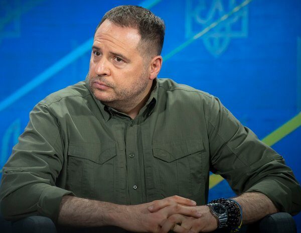 Звільнення Єрмака: НАБУ здійснило рейди в оселі шофера колишнього керівника&hellip;