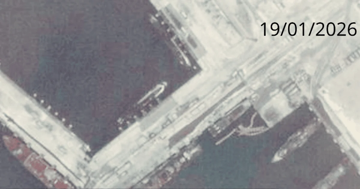 Атакована Україною підлодка РФ: що показали супутникові знімки порту Новоросійська (фото)