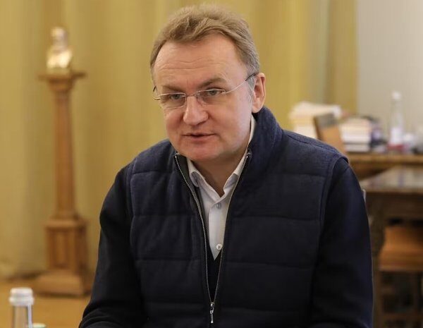 “Не лише присідання”: Міський голова Львова двічі послизнувся через слизьку&hellip;