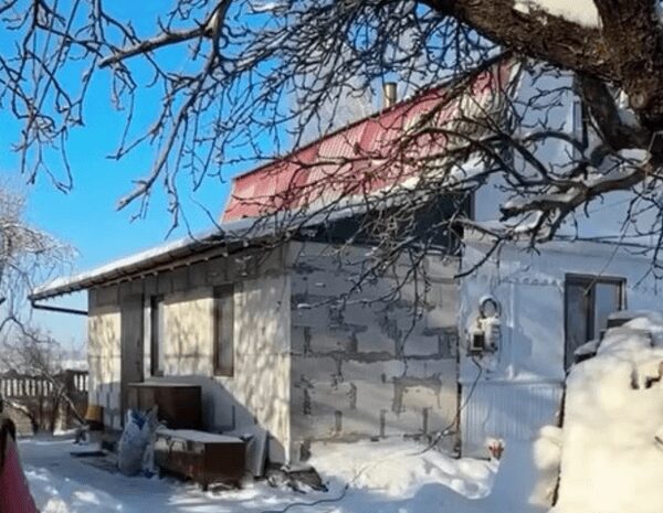 Київська пара переїхала в покинуту хату за 8300…