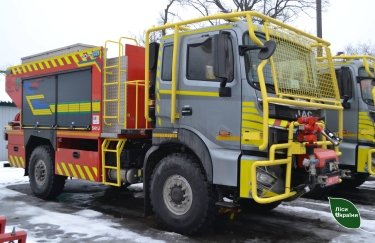 Оновлені українські пожежні машини вперше витісняють застарілі ГАЗ та ЗІЛ у “Лісах України”