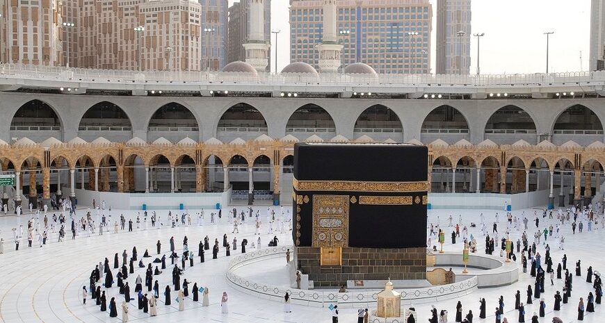 ОАЕ: Епштейну надіслали ісламські святині – гучний скандал