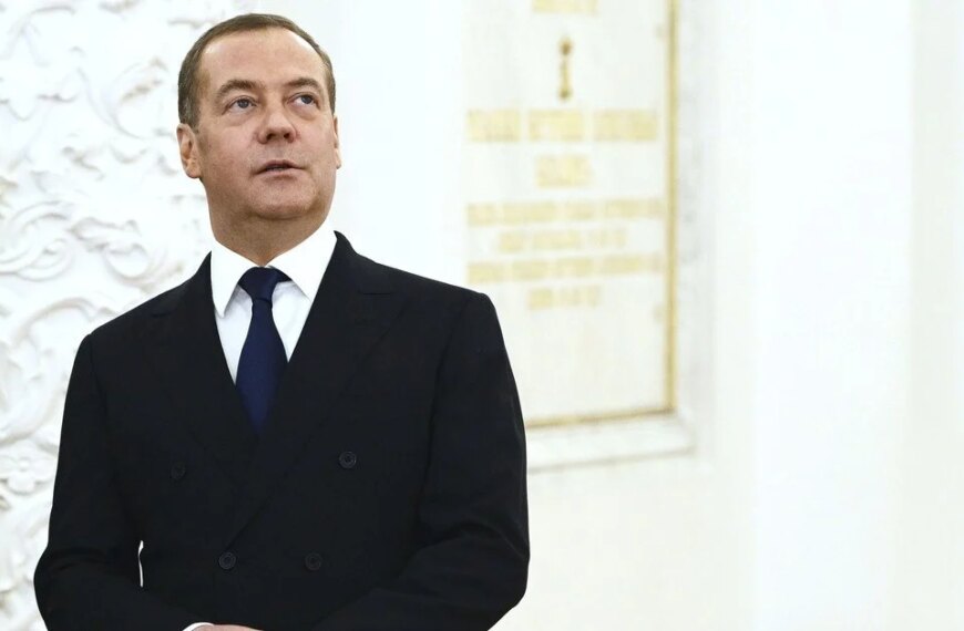 Медведєв кардинально змінив тон, заговоривши про всесвітню війну.