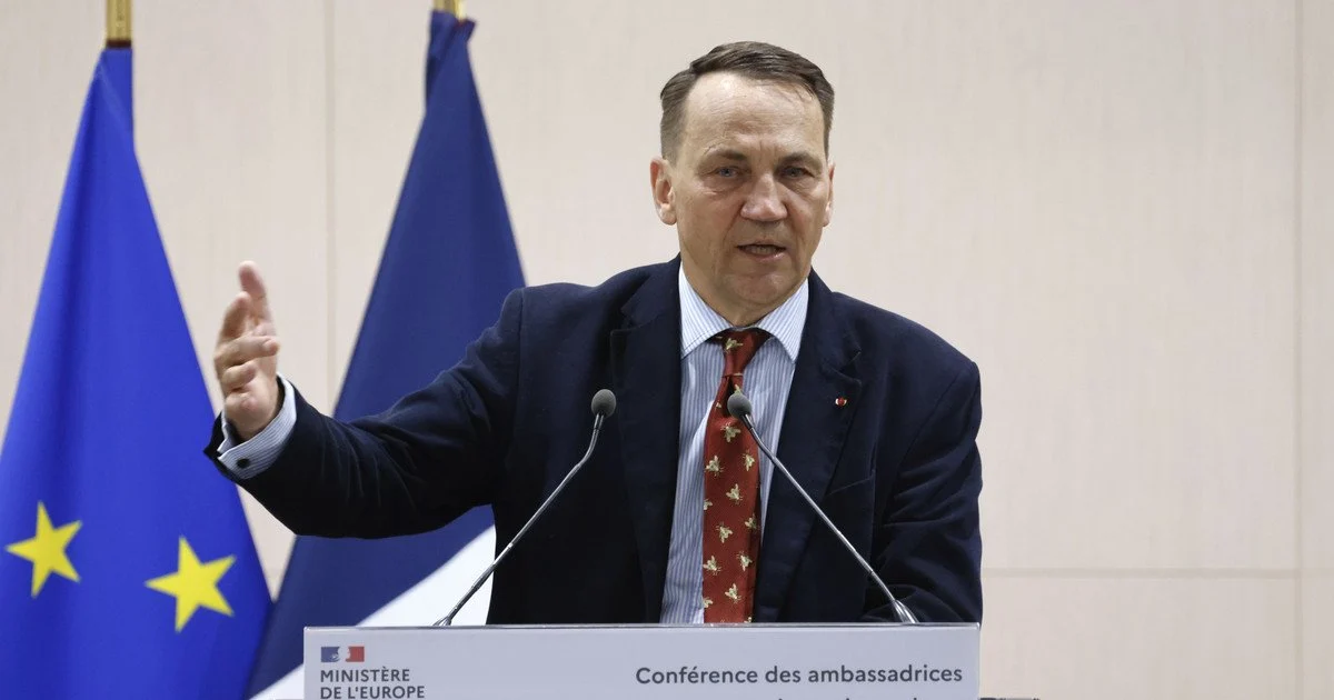 Радослав Сікорський.