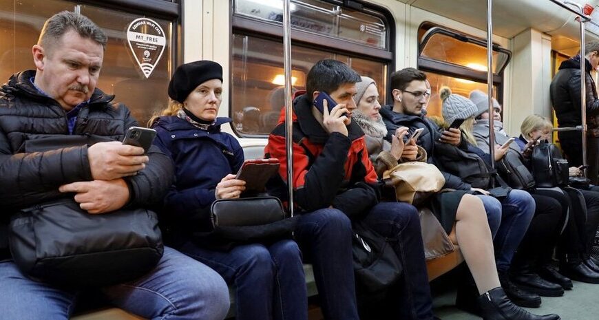 Все заради знешкодження українських БПЛА: в Росії заблокують неліцензовані телефони