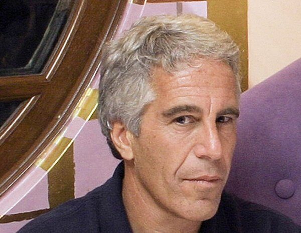 Епштейн: грошовитий спонсор заповідав поховання юних жінок.