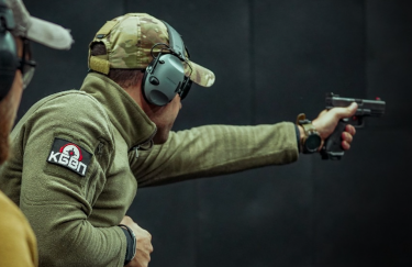 Тир: розвага з вогнепальною зброєю.