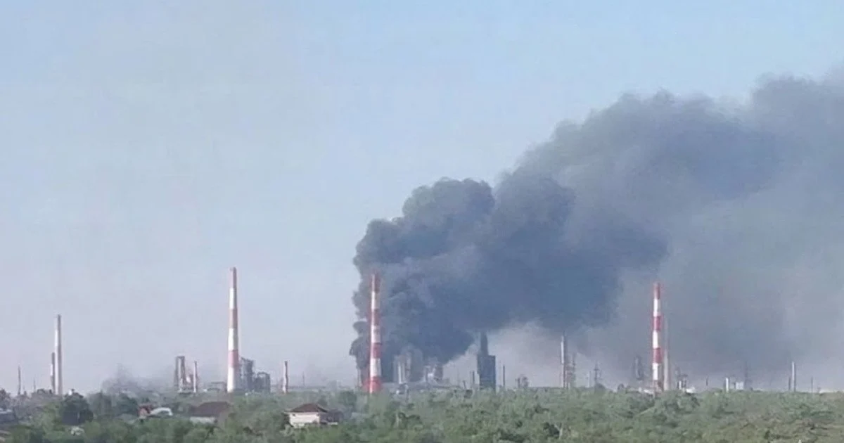 Сизранський НПЗ палає після атаки Сил оборони