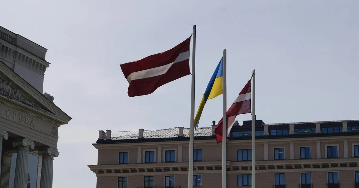 Lithuania and Latvia are not evacuating diplomats
