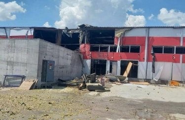 Російські війська завдали удару по терміналу “Нової пошти” в Запоріжжі.