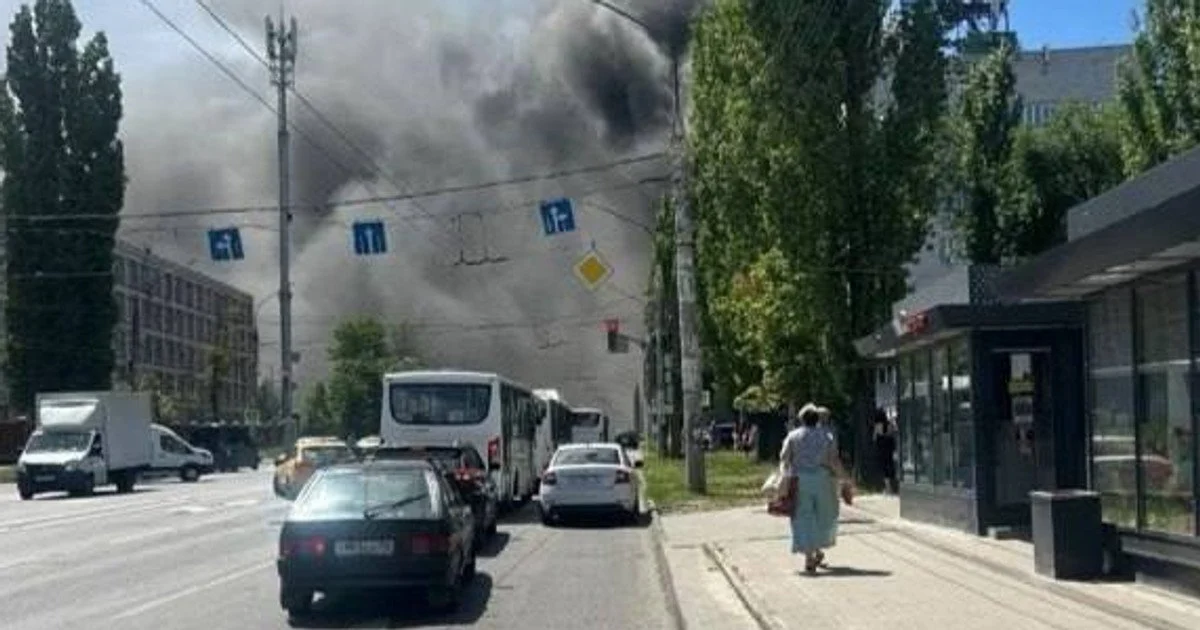 Дим в Воронежі після атаки Дим в Воронежі після атаки