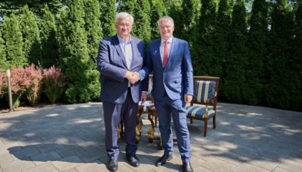 Генсек ОЕСР прибув до Києва та провів зустріч із Сибігою