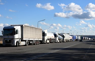 Через високу температуру в Україні розпочнуть обмежувати рух важких вантажівок