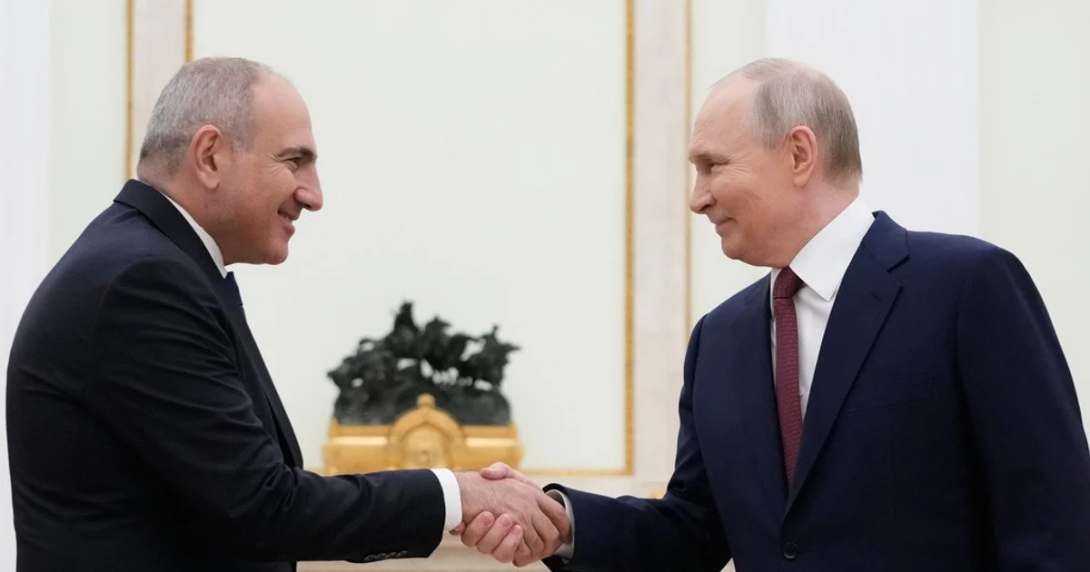 Пашинян і Путін. Пашинян і Путін.