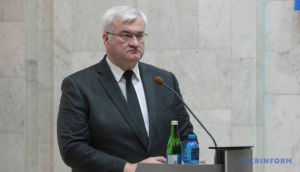До Сеула прибув з візитом Сибіга