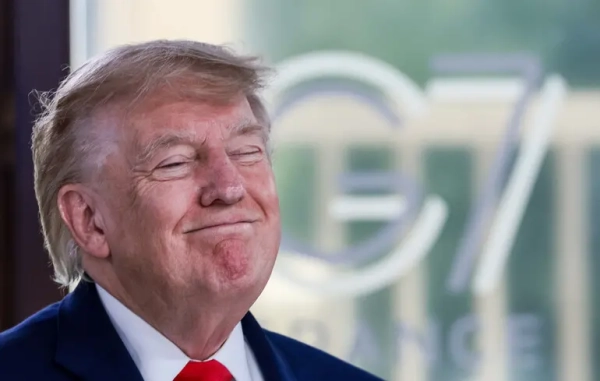 Як Цукерберг та Безос намагалися догодити Трампу, а той насміхався…