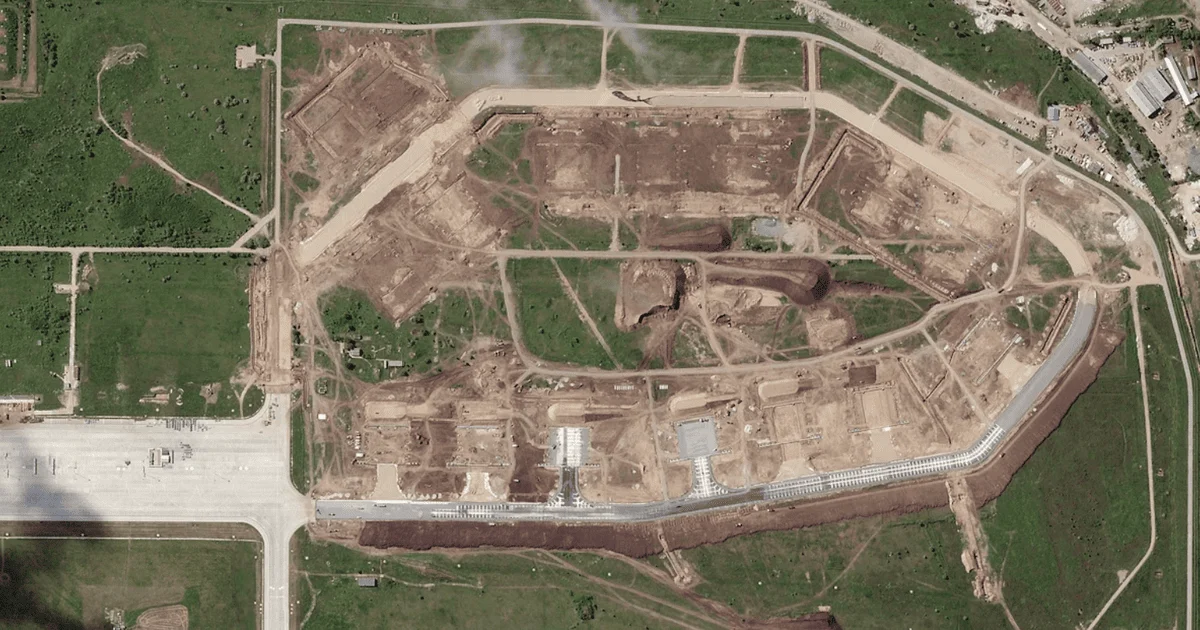 Protective hangars are being built at the "Engels" airfield Protective hangars are being built at the "Engels" airfield