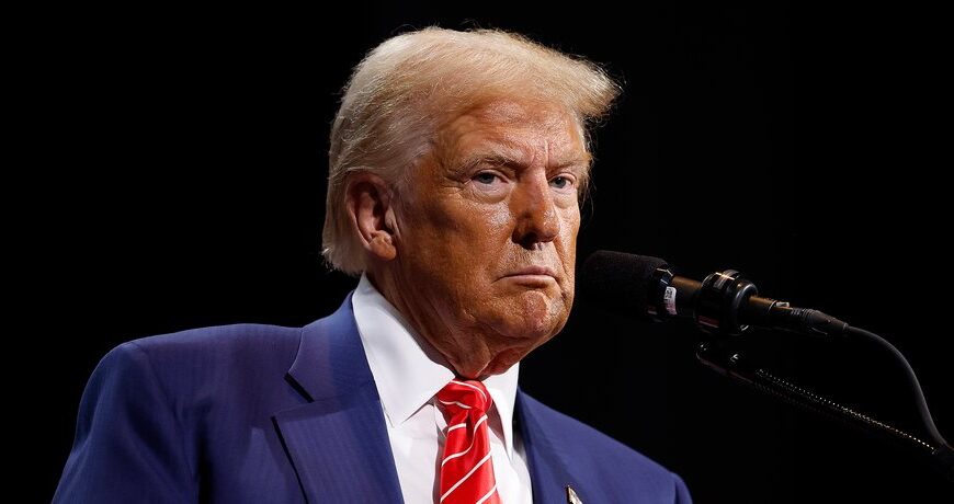 Психолог оцінив незвичну поведінку Трампа, вказуючи на ознаки “злоякісного нарцисизму” та деменції.