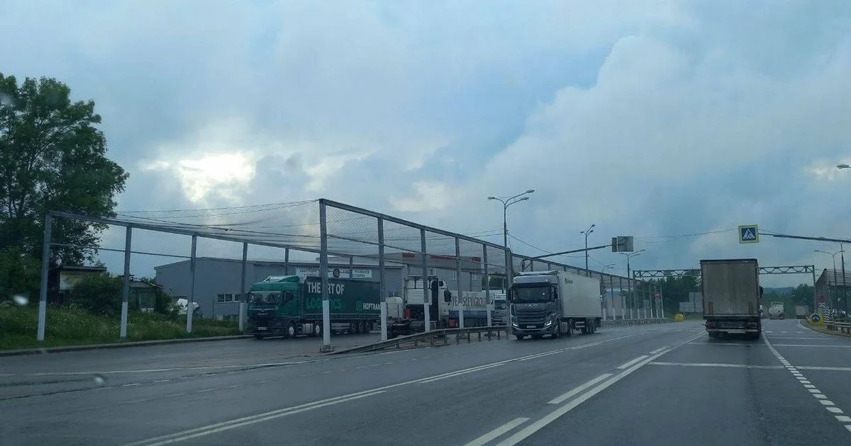 Противодронові мережі, ймовірно, з'явилися на трасі за 9 км від резиденції Путіна на Валдаї.