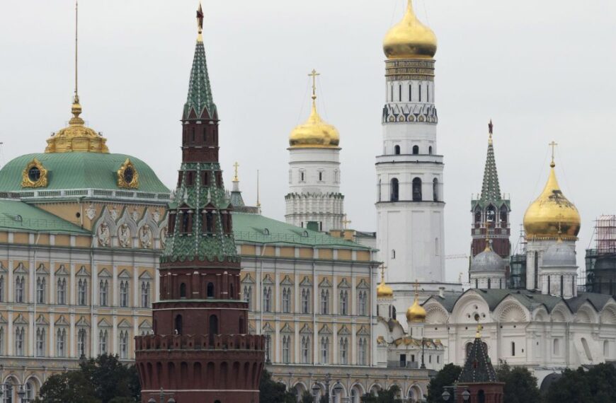 Росія радіє: після скандалу щодо нагороди Зеленського Москва нервово звернулася до Варшави