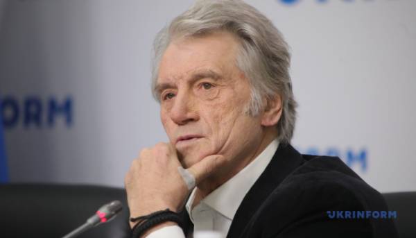 Польща вручила Ющенку нагороду “Білий Орел”.