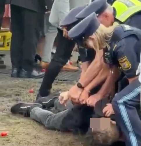 У Німеччині заарештовано чоловіка, який кинув помідором у прем’єр-міністра Баварії.