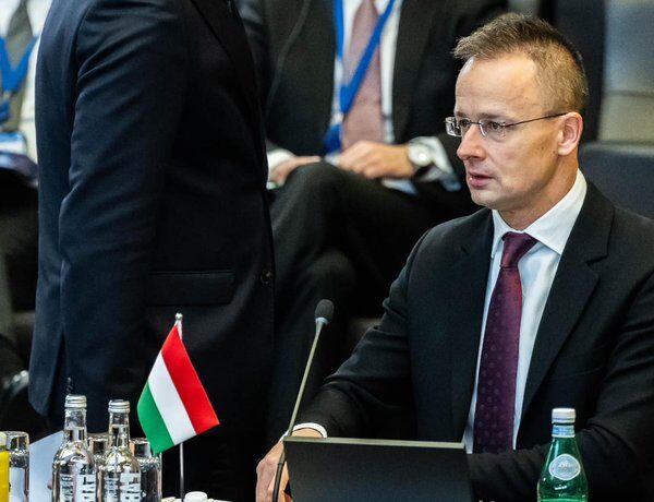 Соратник Орбана Петер Сіярто подав у відставку і оголосив про нову посаду: який зв’язок із Китаєм