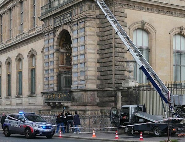 Грабіж у Луврі: злочинець розкрив суму винагороди за королівські реліквії