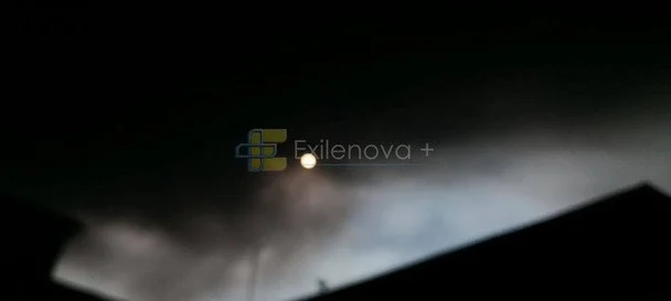 Після атаки дронів Москву затягнуло чорним димом. / © Exilenova+