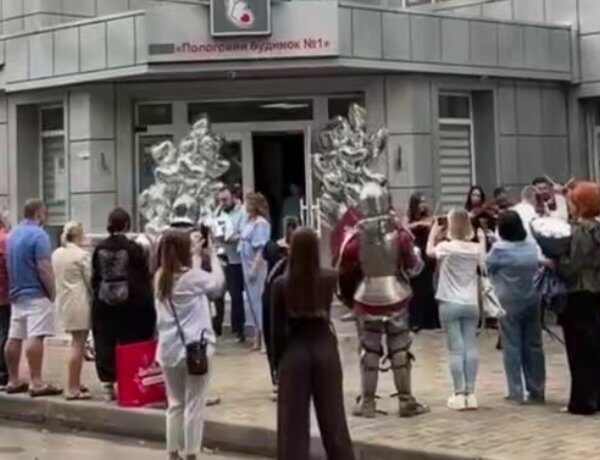 Народження дитини в Одесі відзначили в стилі “Гри престолів” (відео)