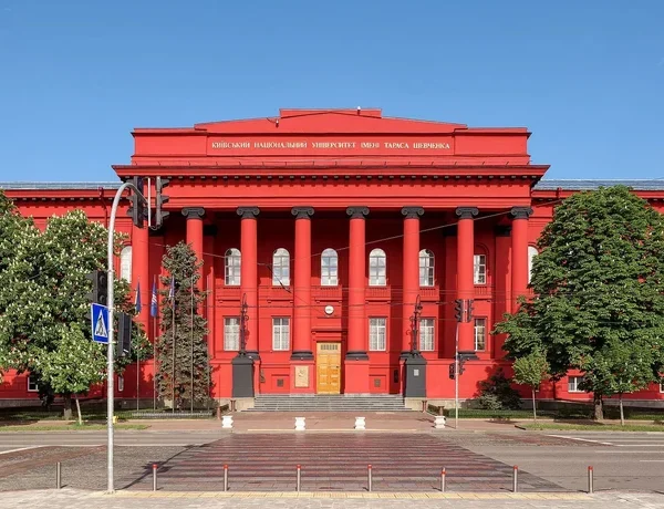 Найвизначніші навчальні заклади України: світлини вишуканих інституцій