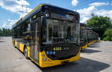 Автобуси та тролейбуси у Франківську курсують рідше через дефіцит водіїв