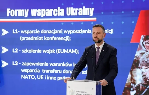 Глава оборонного відомства Польщі Косіняк-Камиш заявив про продовження обговорення літаків…