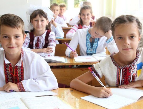 Заплатила штраф за російську мову: в Києві на вчительку склали адмінпротокол