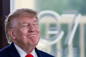 "Плазування найвищого ґатунку": Трамп кепкував із Цукерберга та Безоса, які "цілували йому дупу"