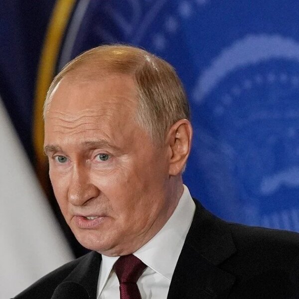 Зляканий Путін переховується: лідер скасував масштабний захід через побоювання замаху — Daily Express