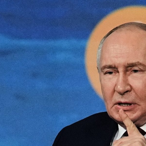 Джерела в Кремлі стверджують про “божественне” походження правління Путіна