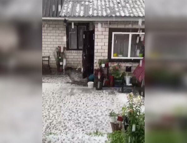Сильна гроза з градом охопила Київ та західні регіони: прогноз погоди для України (відео)