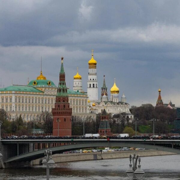 Російська еліта переводить мільярди за межі контролю Путіна в умовах війни, повідомляє Bloomberg.