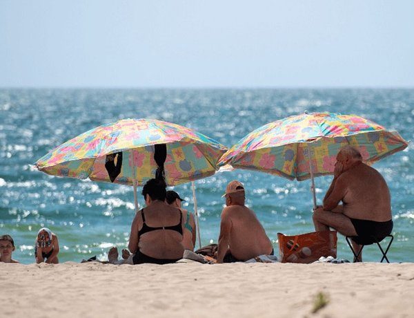 Рятувальники в Одесі стурбовані мінами в морі, коли дитину віднесло на матраці, та очікують дозволу від військових.