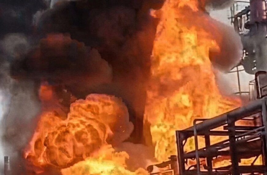 Наближається паливна криза в РФ: удар безпілотників зупинив великий нафтопереробний завод у&hellip;
