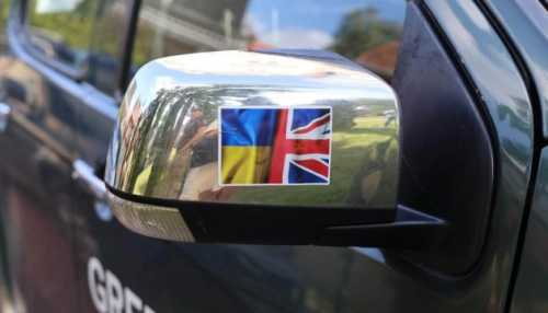 Британські аграрії надали українським оборонцям 20 позашляховиків, генератори та медикаменти