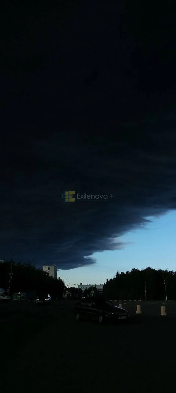 Після атаки дронів Москву затягнуло чорним димом. / © Exilenova+