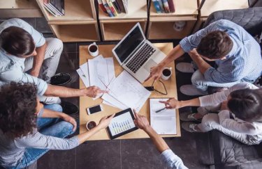 В Україні розглядають можливість впровадження чотириденного робочого тижня з повною…